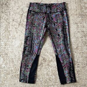 Nike Multicolor Wave Pattern Capri Leggings
